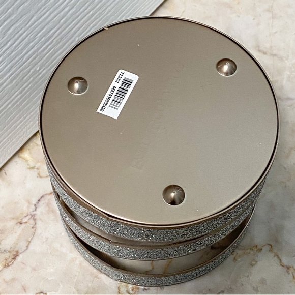 BRAND NEW Bath & Body Works Winter Silver Glitter Ribbon 3 Wick Candle Holder - Picture 3 of 3